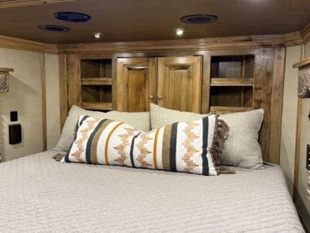New 2026 Platinum Coach 4H Outlaw Conversion Horse Trailer