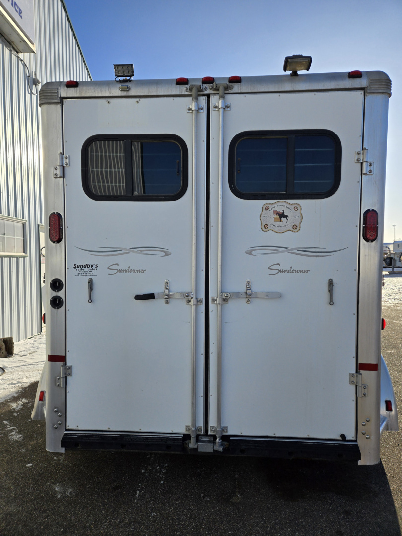 Used 2005 Sundowner 2 Horse Trailer