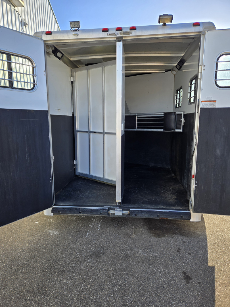 Used 2005 Sundowner 2 Horse Trailer