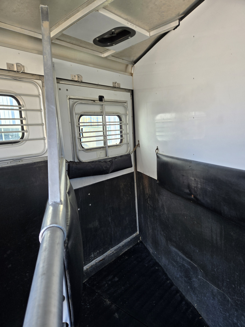 Used 2005 Sundowner 2 Horse Trailer