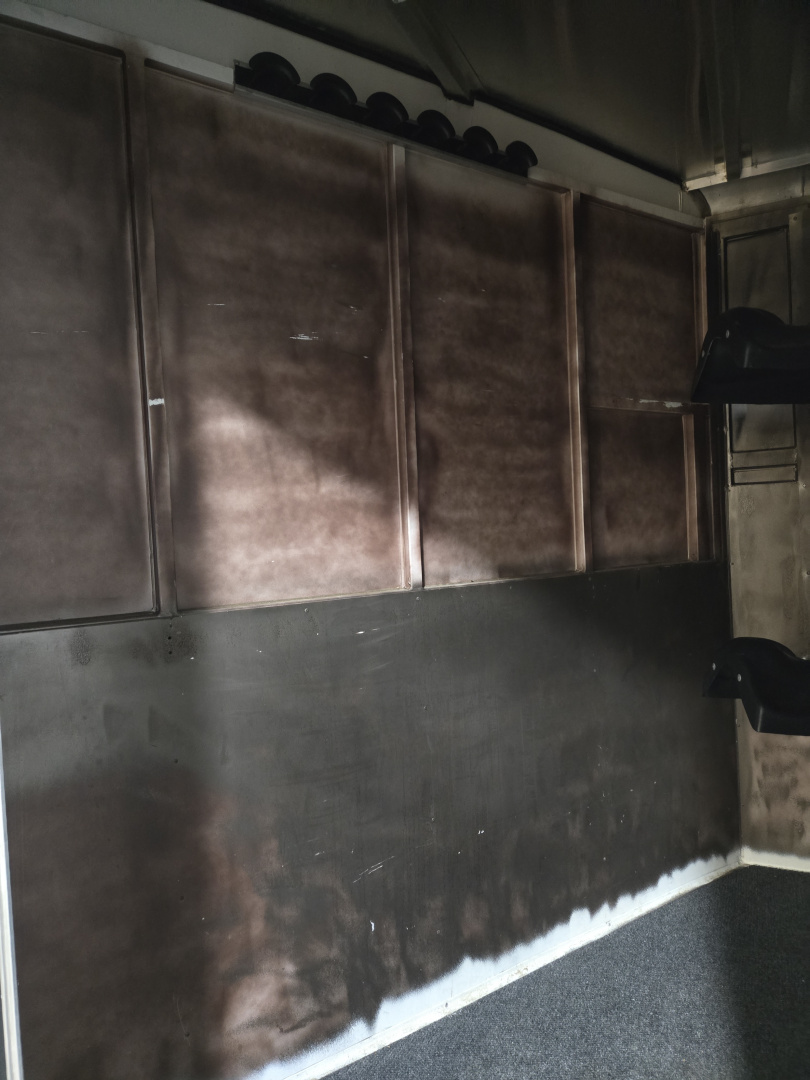 Used 2005 Sundowner 2 Horse Trailer