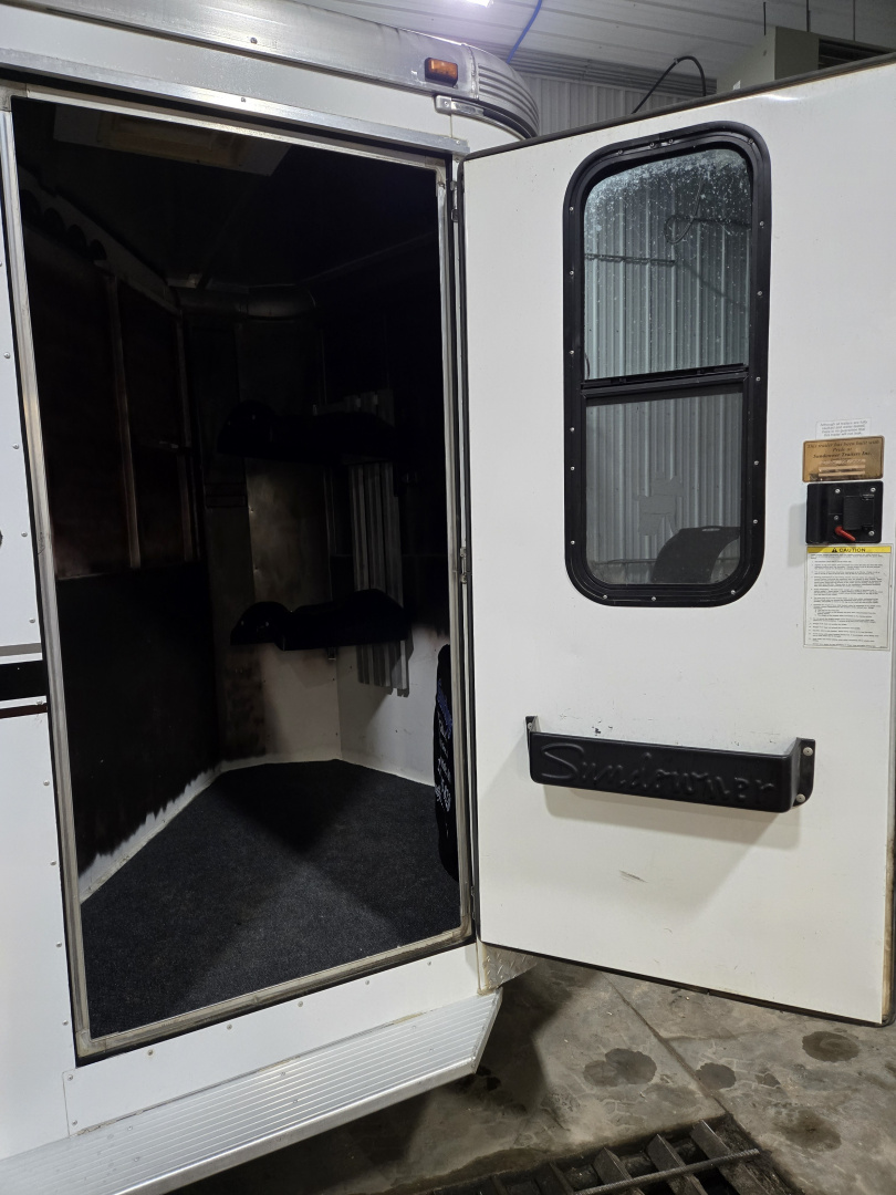 Used 2005 Sundowner 2 Horse Trailer