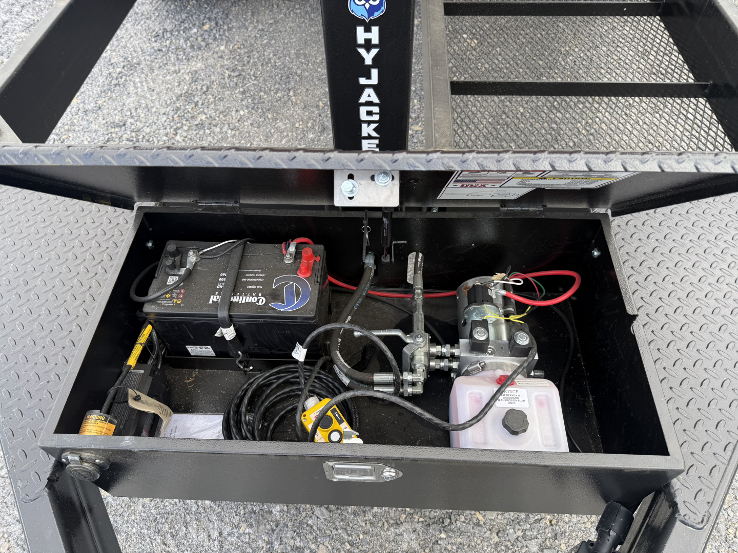 New ***DEALER DEMO *** 2025 BWise 7x14 - 15.4K GVWR - Two-Tone - DLP Series Dump Trailer