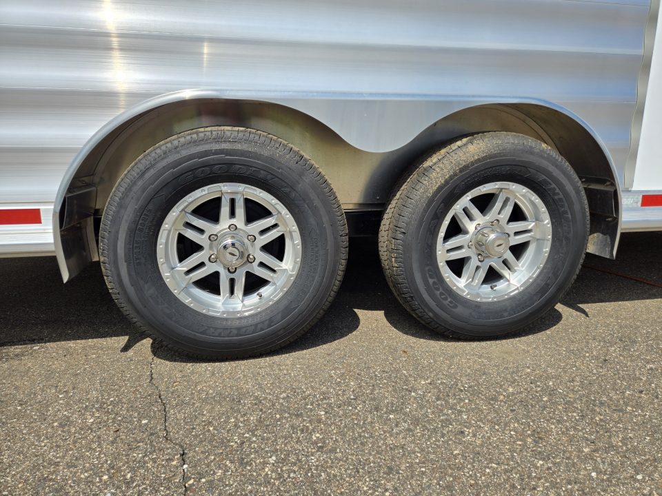 New 2026 Featherlite 7348-STD 3 Horse Trailer