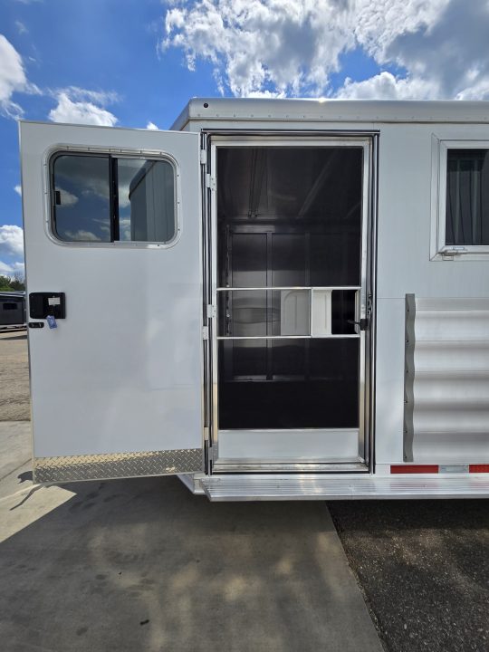 New 2026 Featherlite 7348-STD 3 Horse Trailer