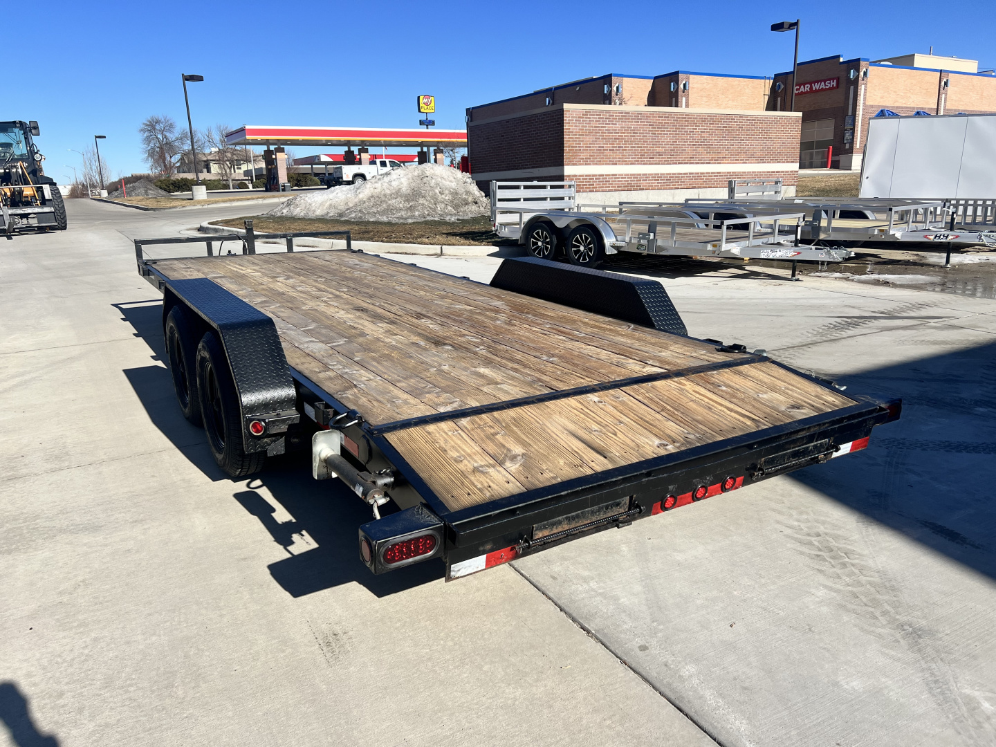 Used 2021 Load Trail 20’ flatbed Trailer 2-5200 lb axles=10K, dovetail, removable fenders, Slide In Ramps