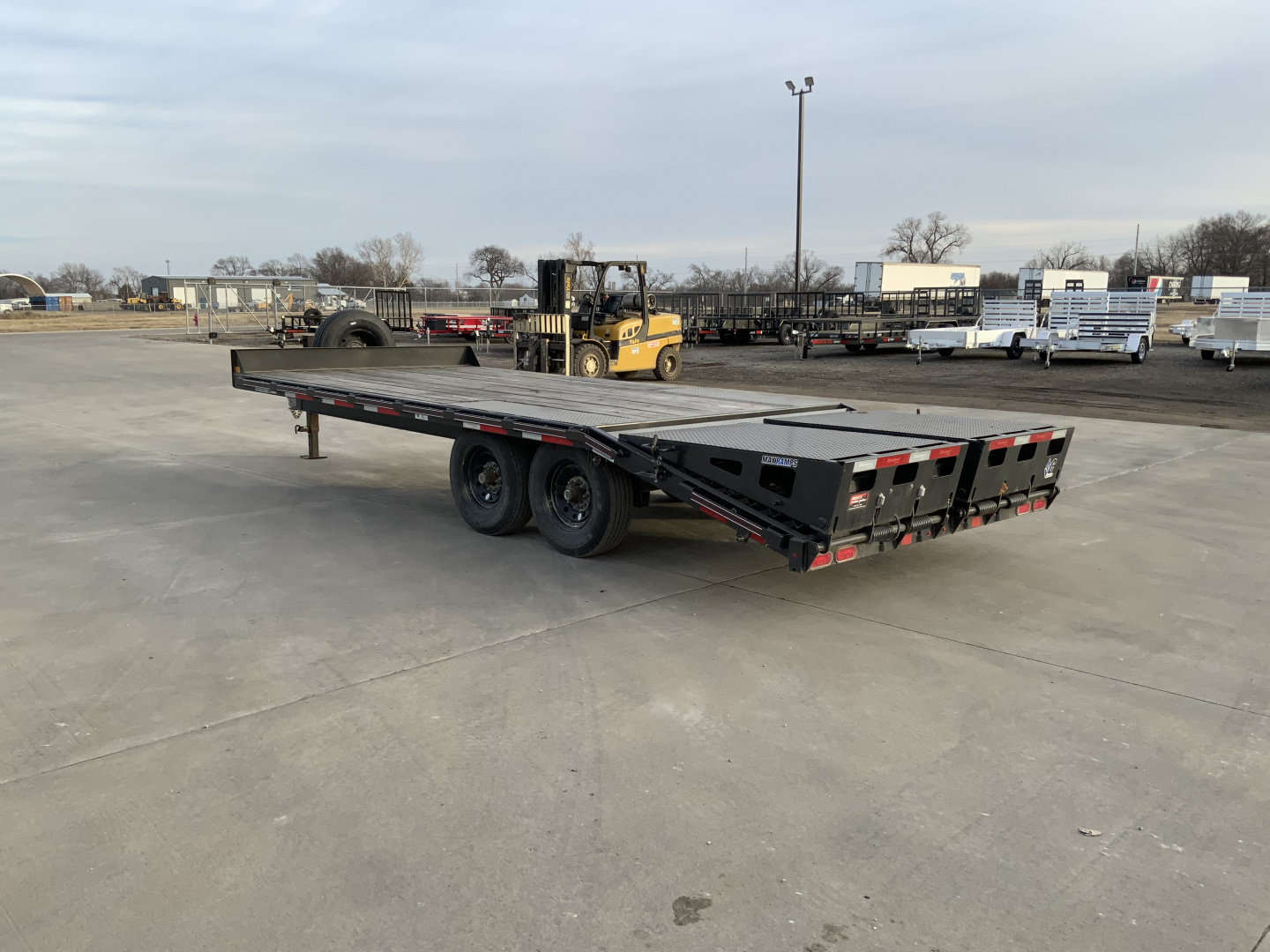 Used 2023 Diamond C Trailers DEC 207 25' Deckover Trailer