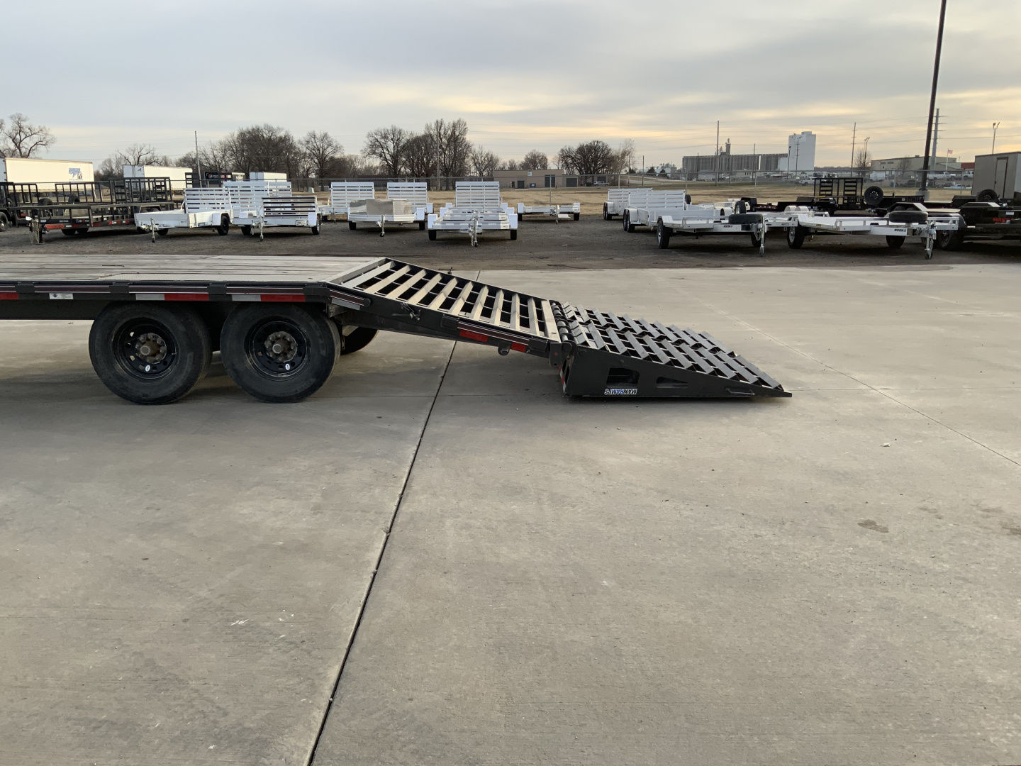 Used 2023 Diamond C Trailers DEC 207 25' Deckover Trailer