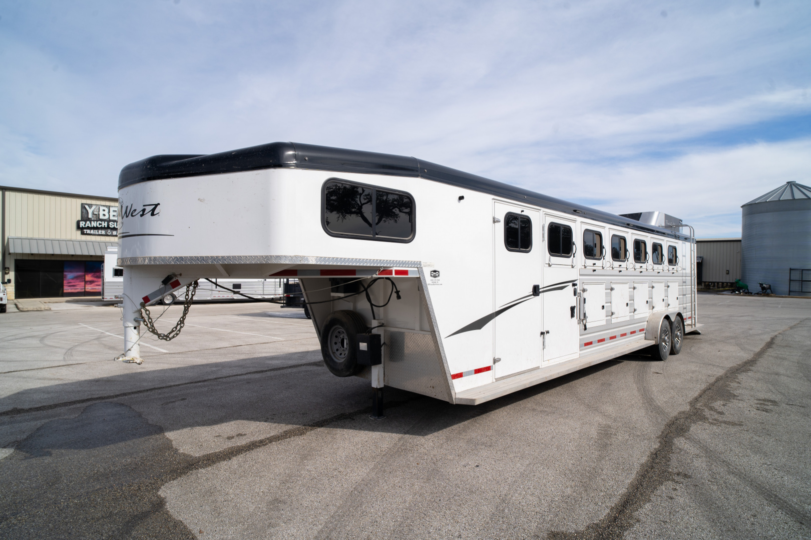Used 2023 Trails West 6 Horse Gooseneck '23 Horse Trailer