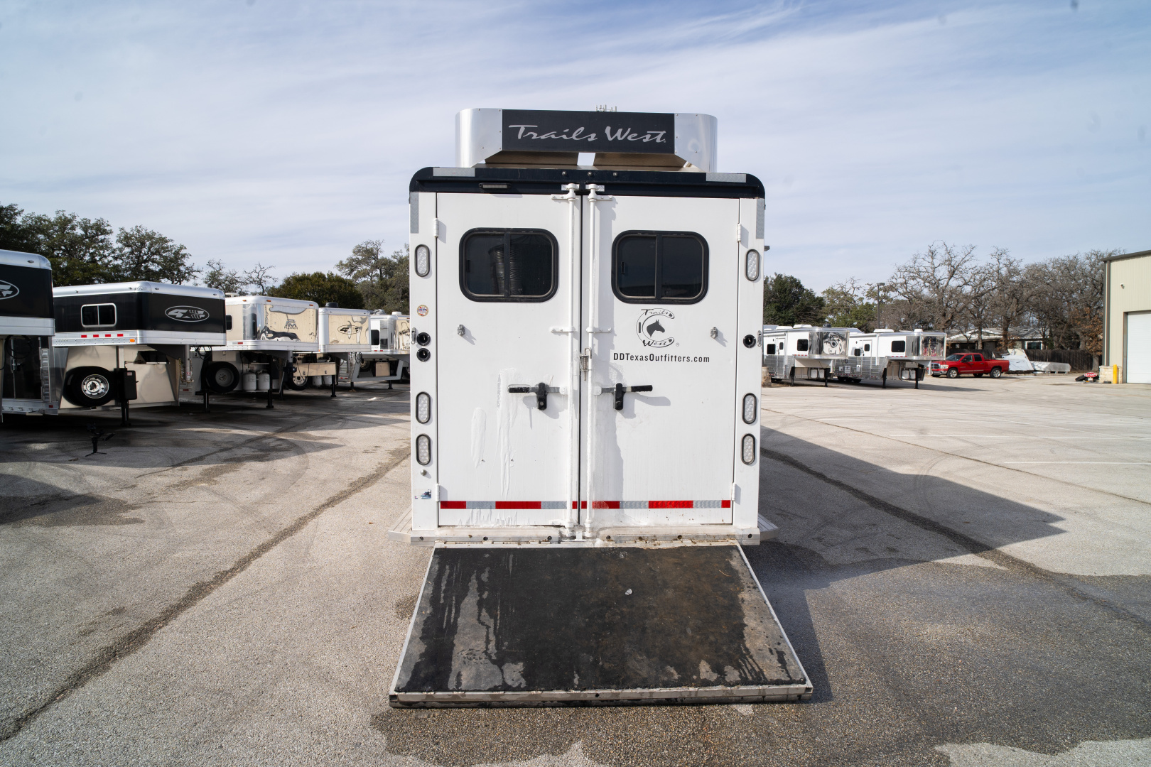 Used 2023 Trails West 6 Horse Gooseneck '23 Horse Trailer