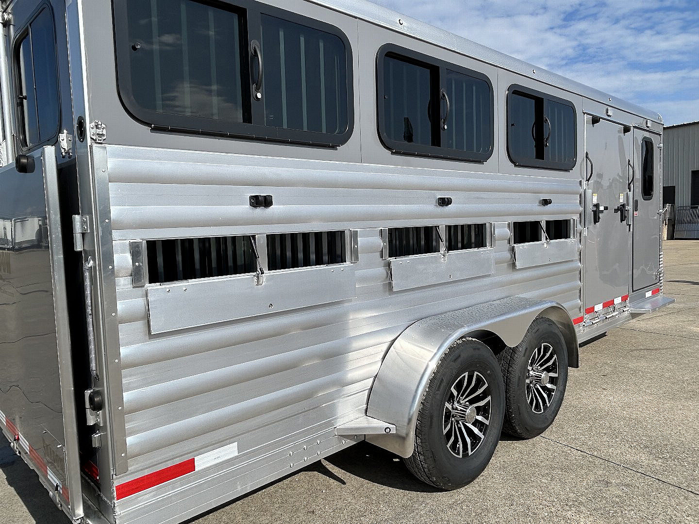 New 2026 Shadow 8 Pen Supreme Stock / Stock Combo Trailer