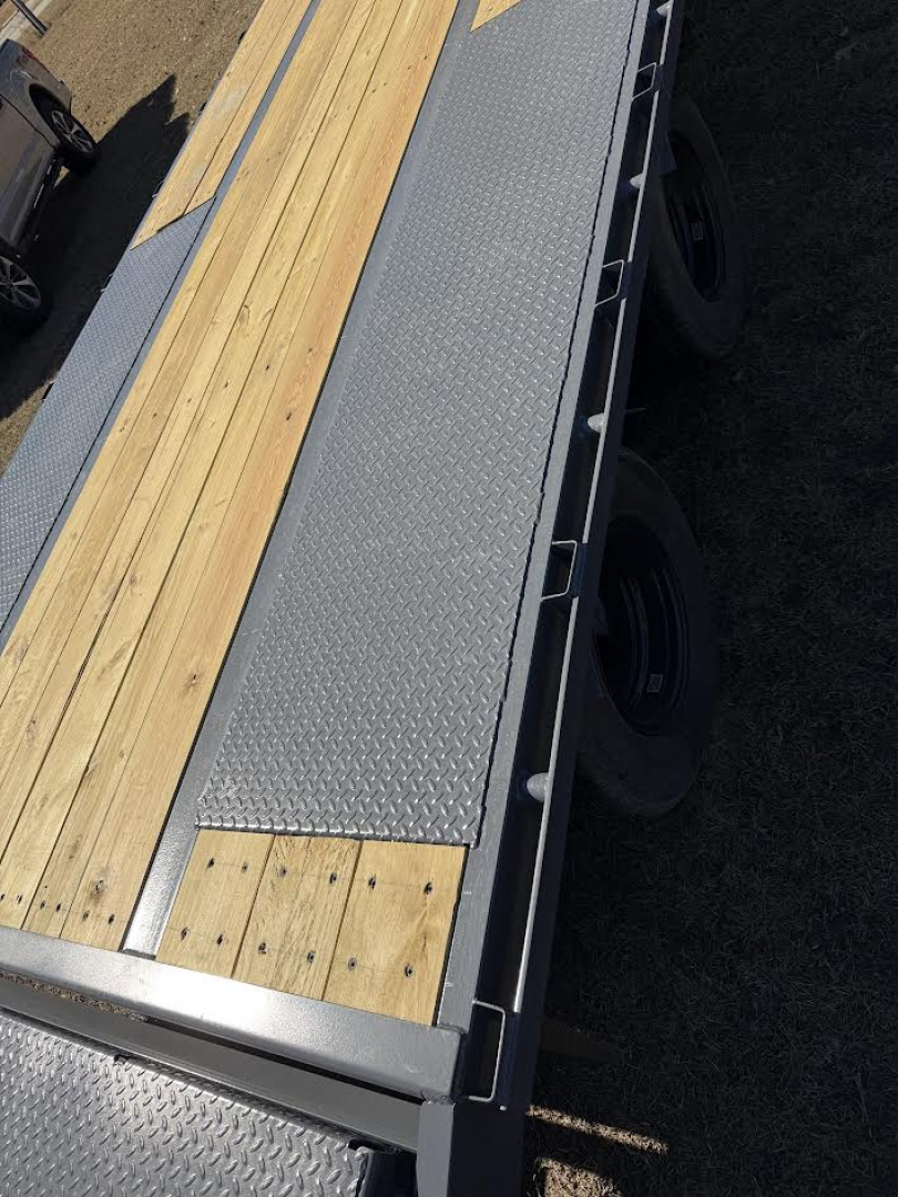 New 102"x30' Flatbed Gooseneck Trailer 10 Ton | Down to Earth Trailer