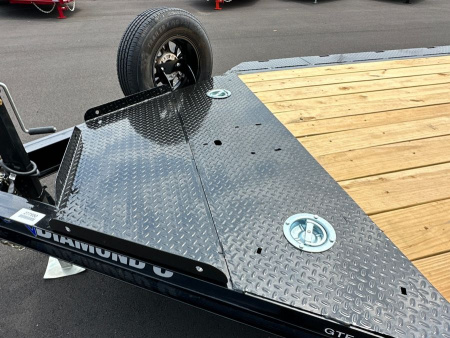 New 2024 Diamond C Trailers GTF206 Car Hauler