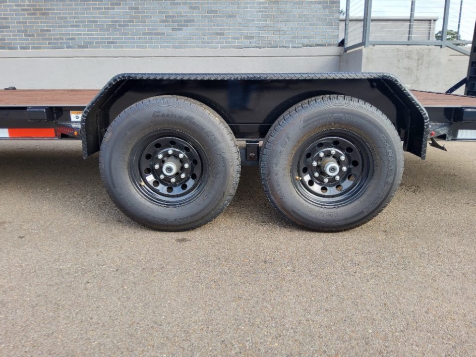 New 2025 Diamond C Trailers HEQ207 Equipment Trailer
