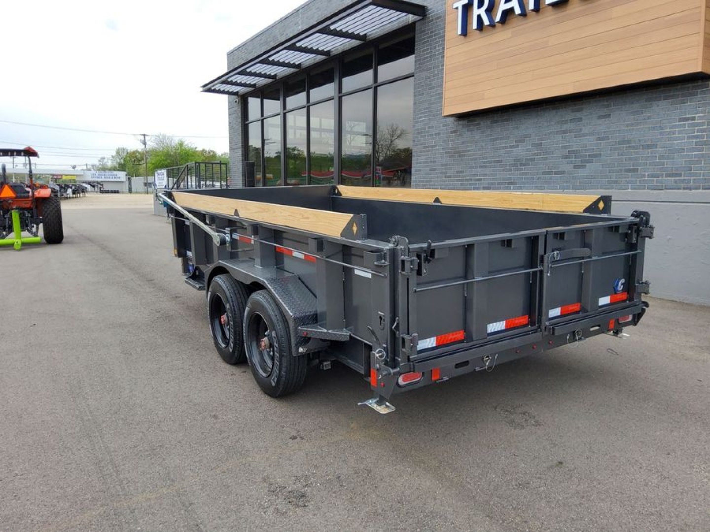 New 2025 Diamond C Trailers LPT208 Dump Trailer