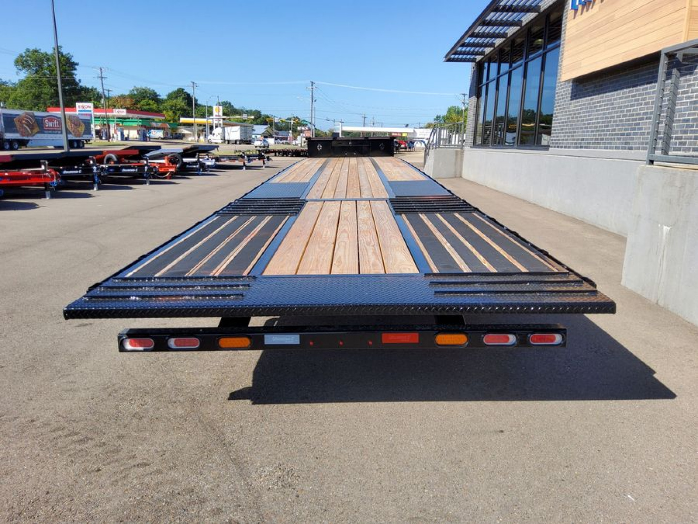 New 2025 Diamond C Trailers SDX216HDT 2.0 Flatbed Trailer