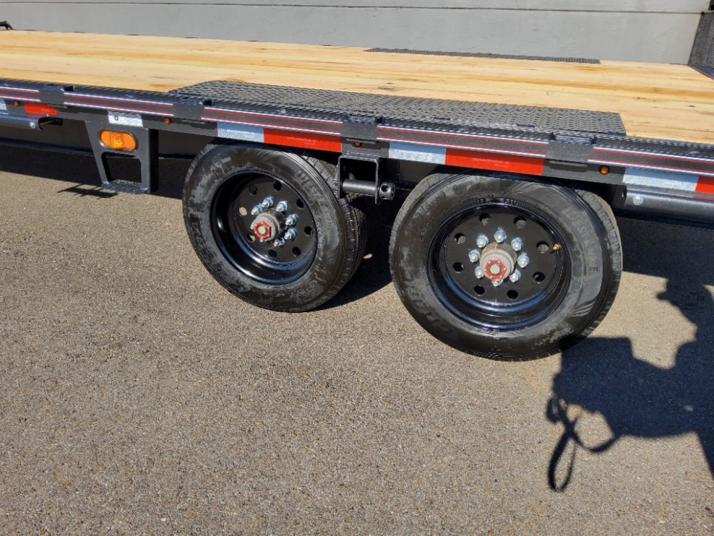 New 2026 Diamond C Trailers DEC210 Deckover Trailer