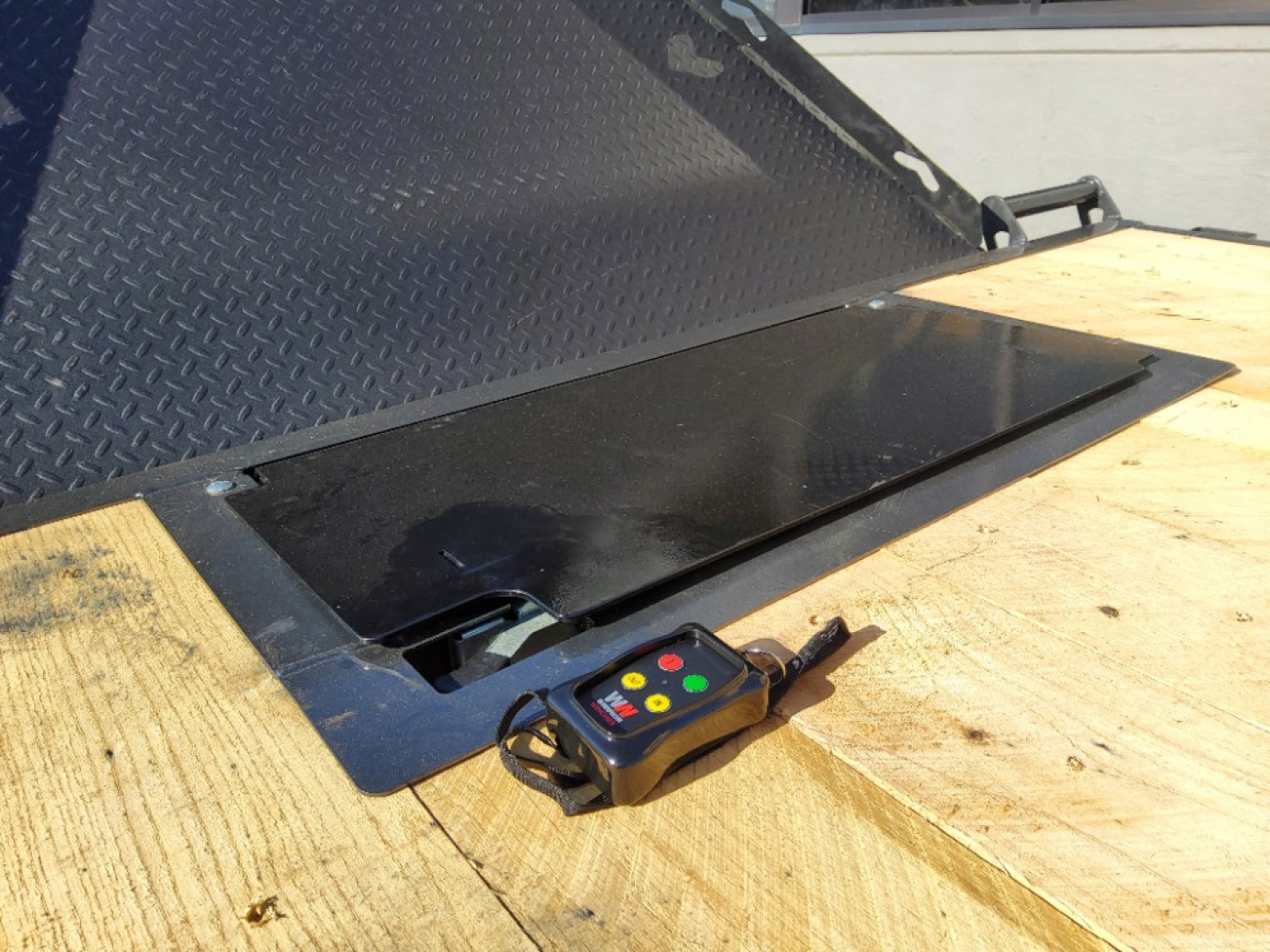 New 2026 Diamond C Trailers DEC210 Deckover Trailer