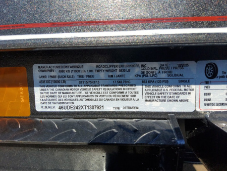 New 2026 Diamond C Trailers DEC210 Deckover Trailer