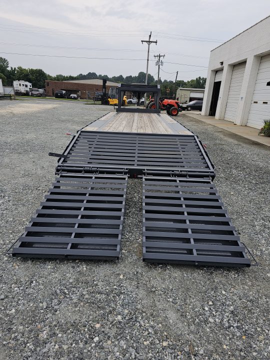 New 2026 Down to Earth 15.5K 25' GOOSENECK W/ DOVE AND FULL WIDTH RAMPS