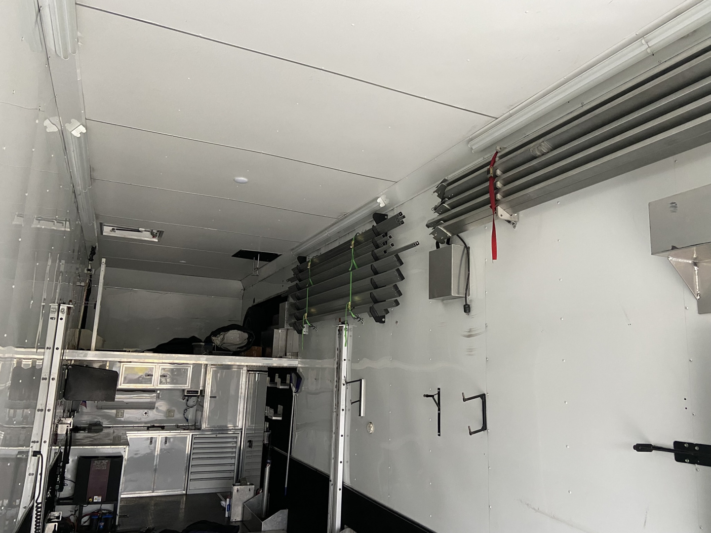 Used 36' United Extreme W/ Dragster Lift 2011