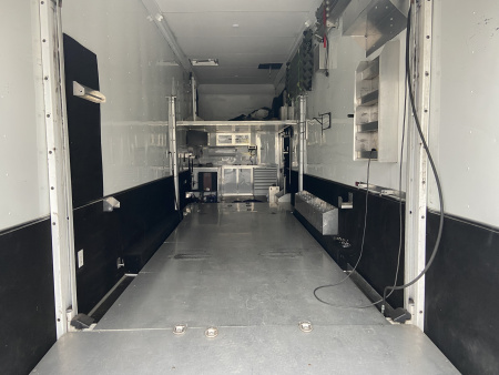 Used 36' United Extreme W/ Dragster Lift 2011