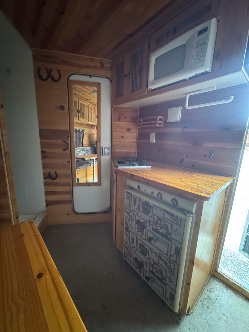 Used 2000 Exiss Trailers 4H LQ Horse Trailer