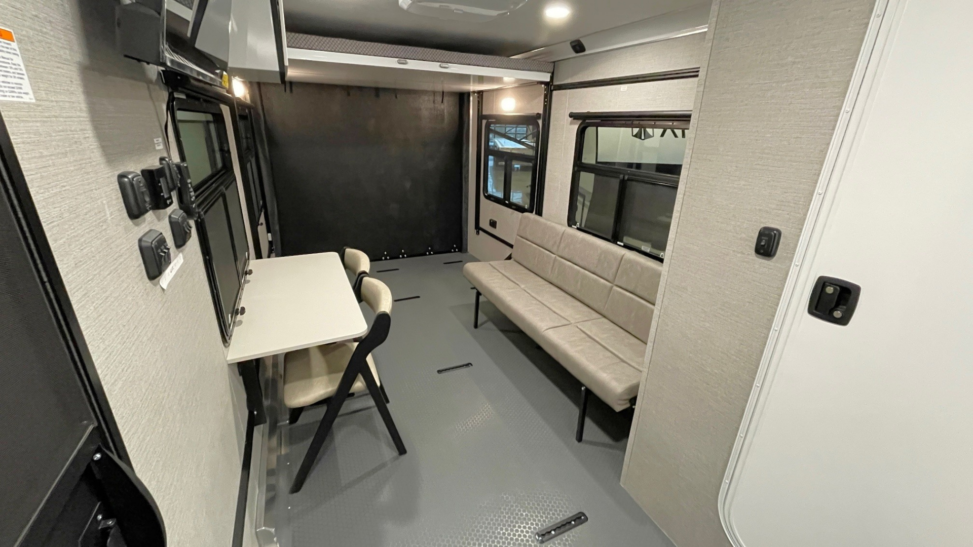 New ATC PLA 450 (2016 FRONT KITCHEN) Aluminum Toy Hauler