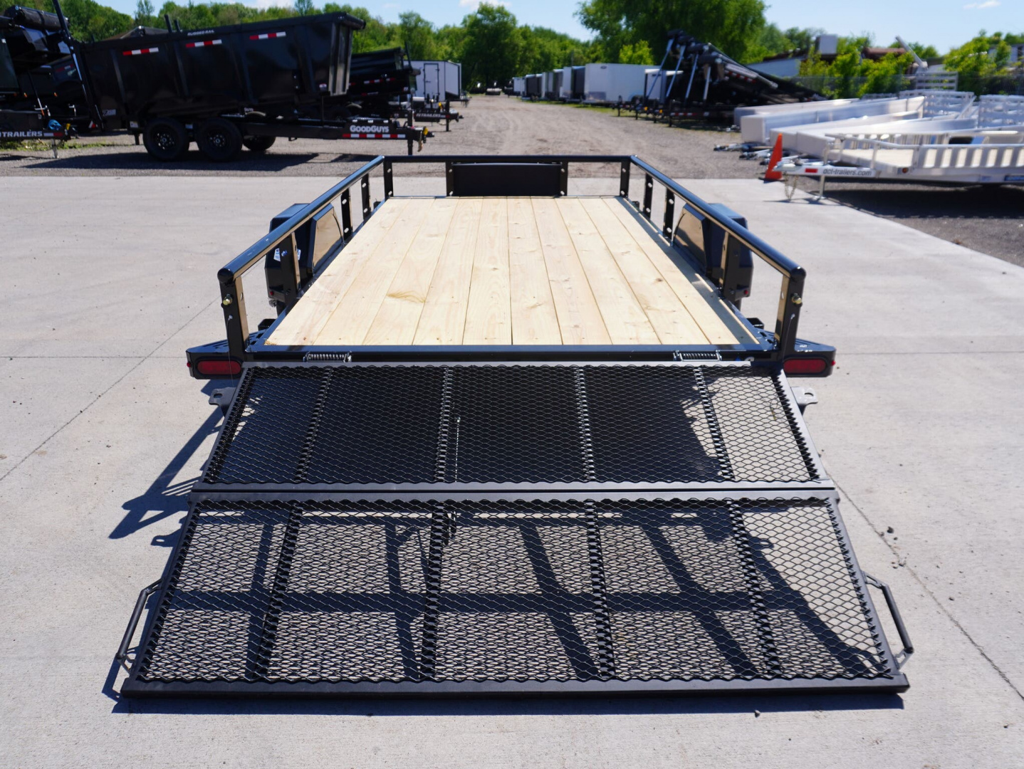 New 2025 Diamond C Trailers 135 77'x12ft Utility