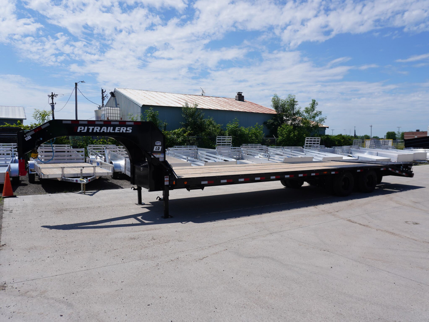 New 2026 PJ Trailers 30ft Gooseneck Deckover
