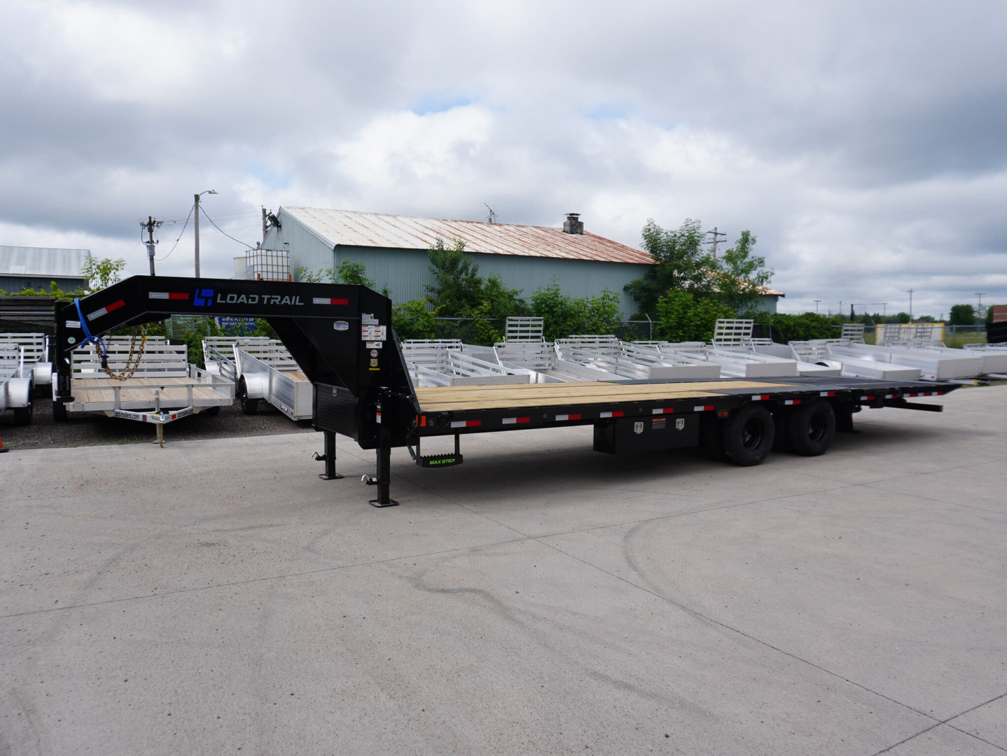 New 2025 Load Trail 30ft Gooseneck Deckover