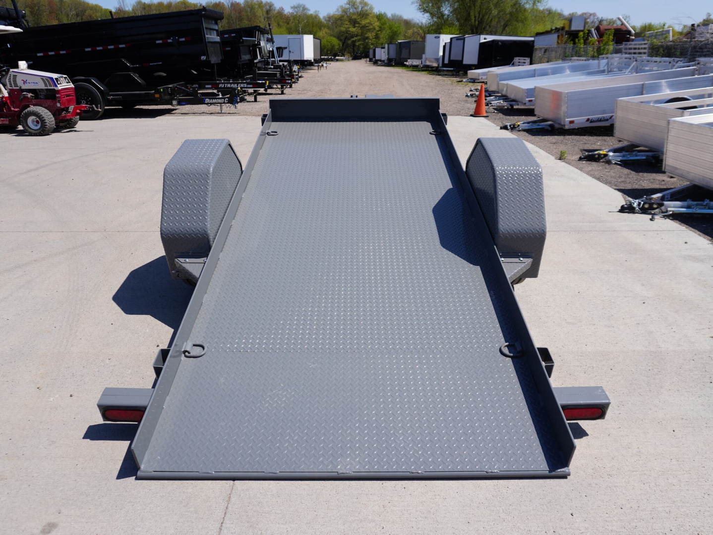 New 2025 Diamond C Trailers 107 59'x12ft Tilt