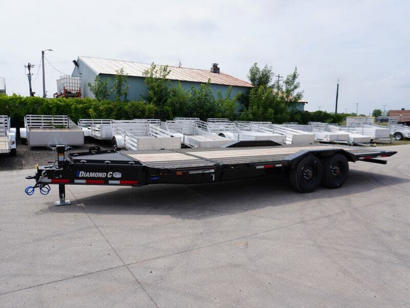 New 2025 Diamond C Trailers 210 22ft Tilt