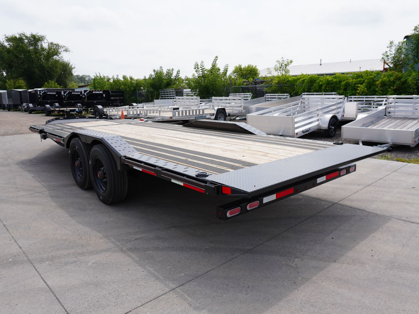 New 2025 Diamond C Trailers 210 22ft Tilt