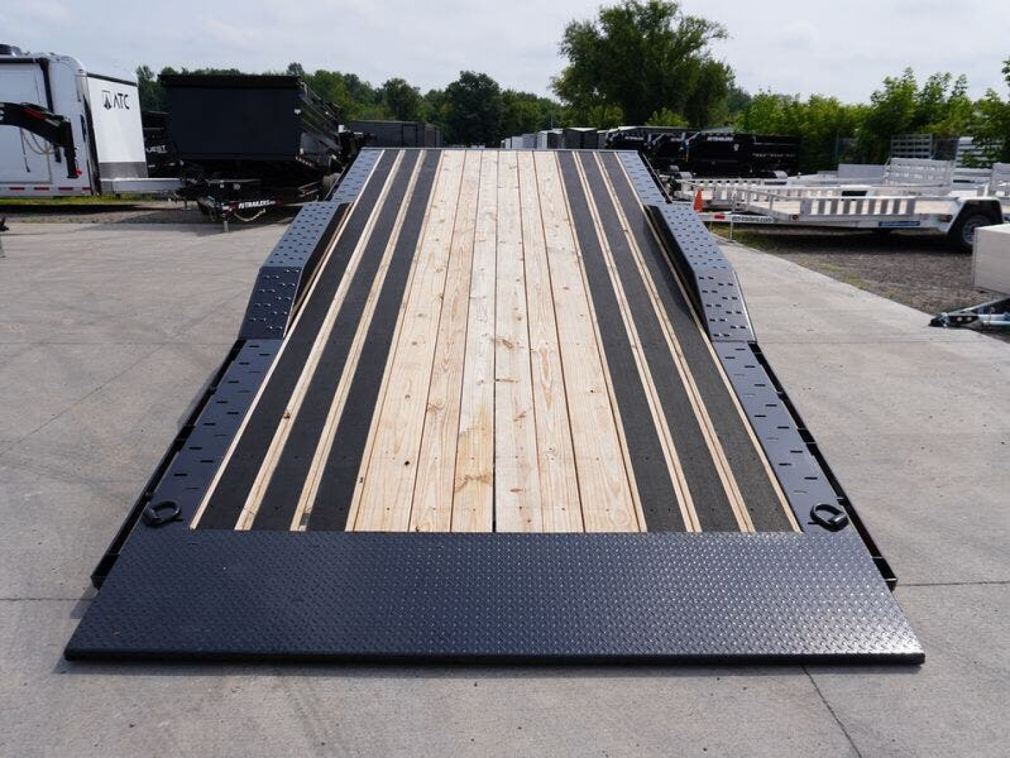 New 2025 Diamond C Trailers 210 22ft Tilt