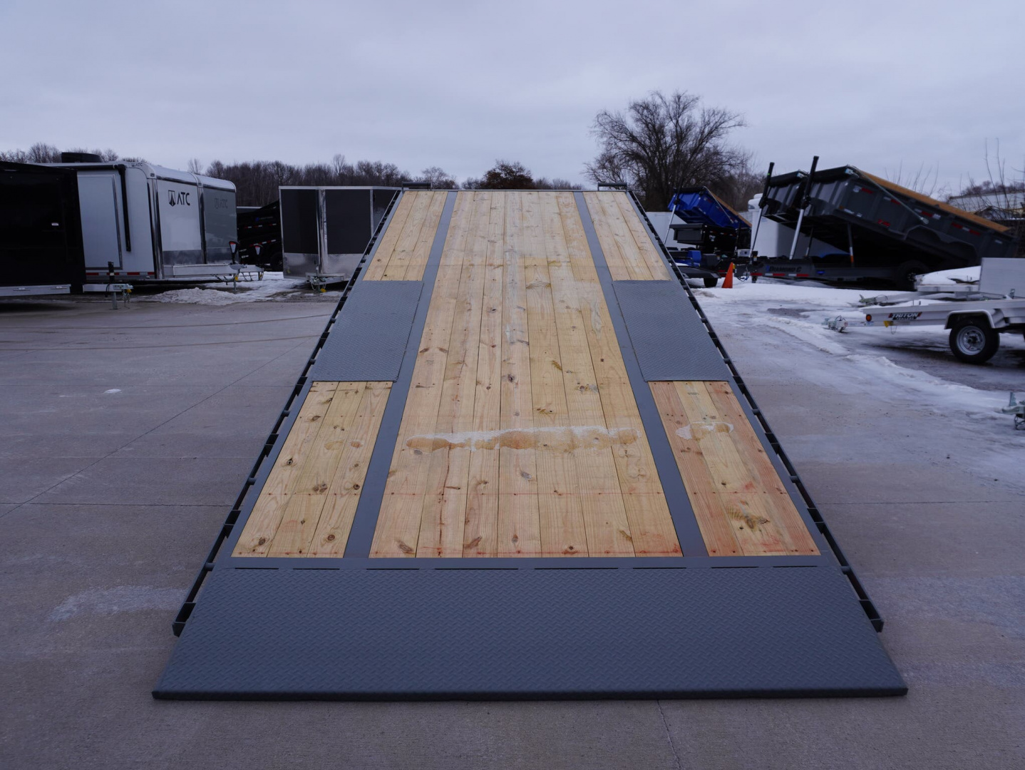 New 2026 Diamond C Trailers DET207 22ft Deckover Tilt