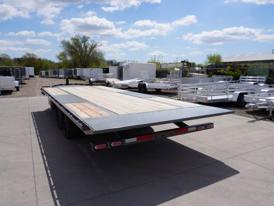 New 2026 Diamond C Trailers DET207 22ft Deckover Tilt