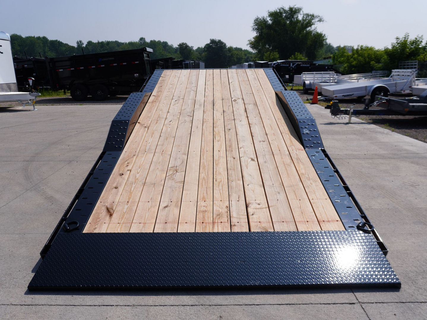 New 2025 Diamond C Trailers 210 22ft Tilt