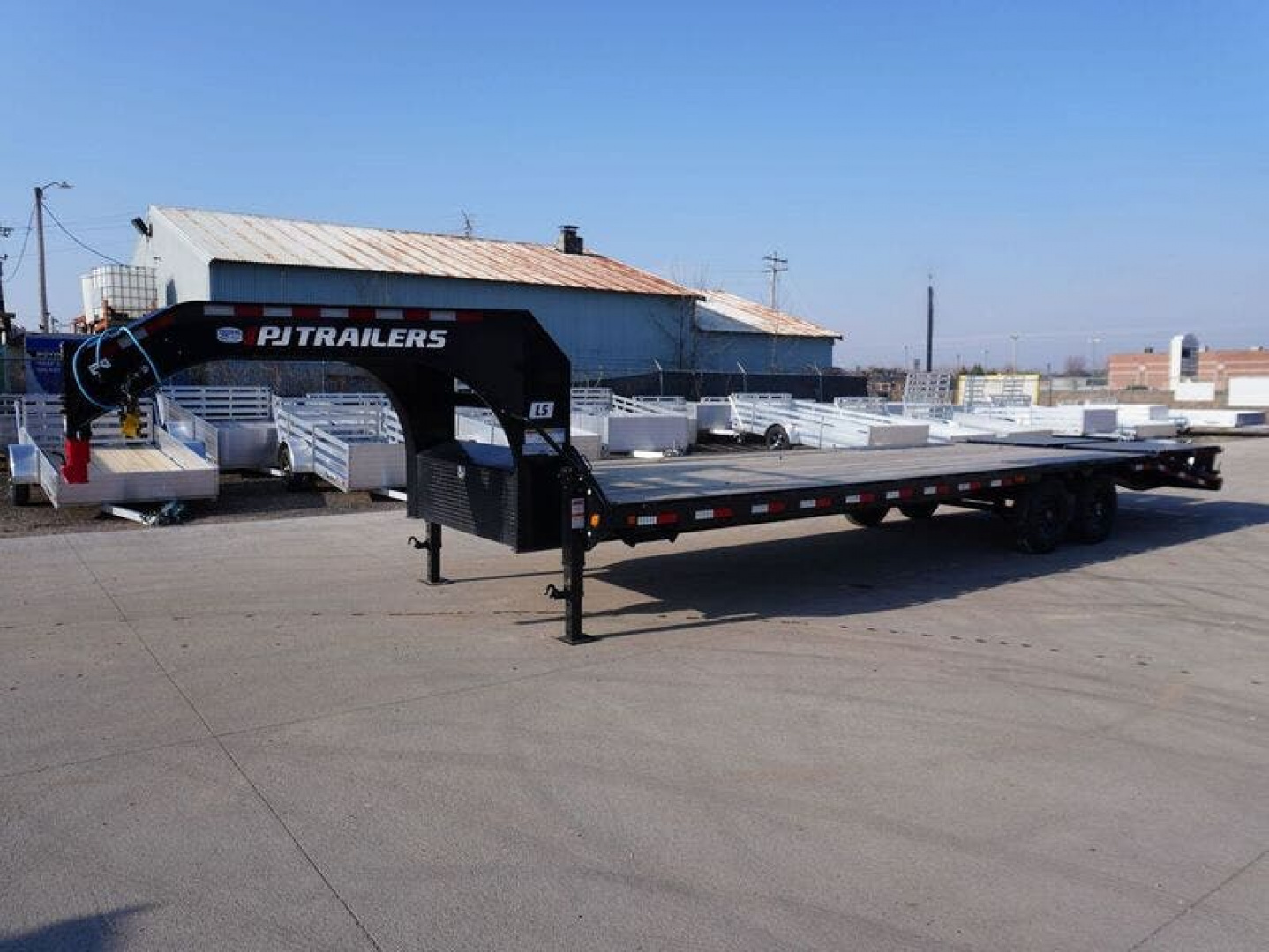 New 2026 PJ Trailers 28FT Gooseneck Deckover