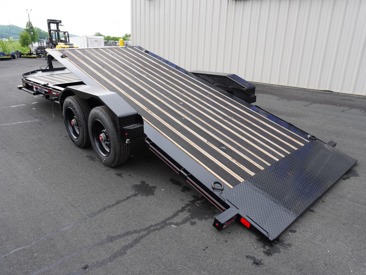New 2025 Diamond C Trailers 210 22ft Tilt