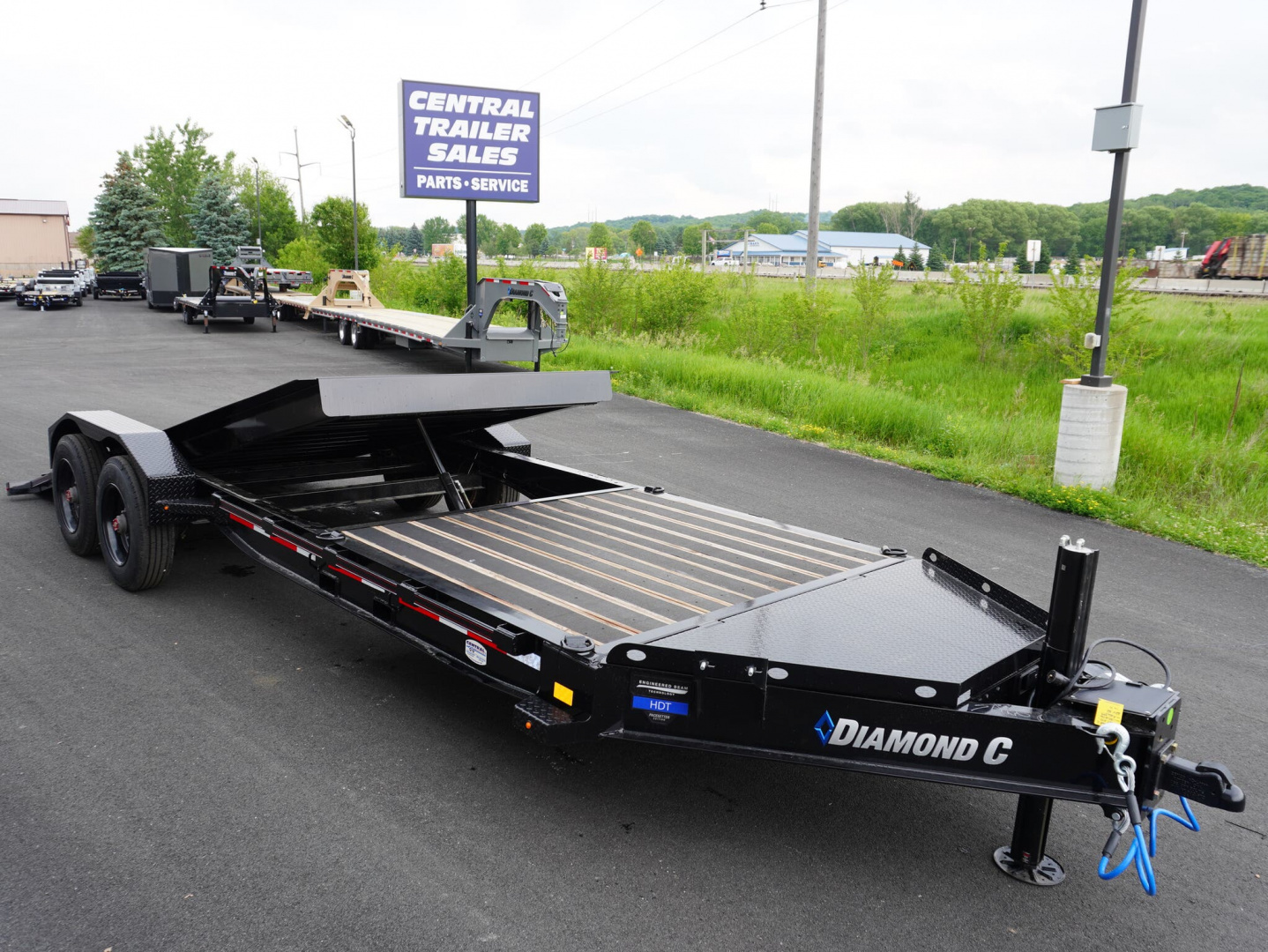 New 2025 Diamond C Trailers 210 22ft Tilt