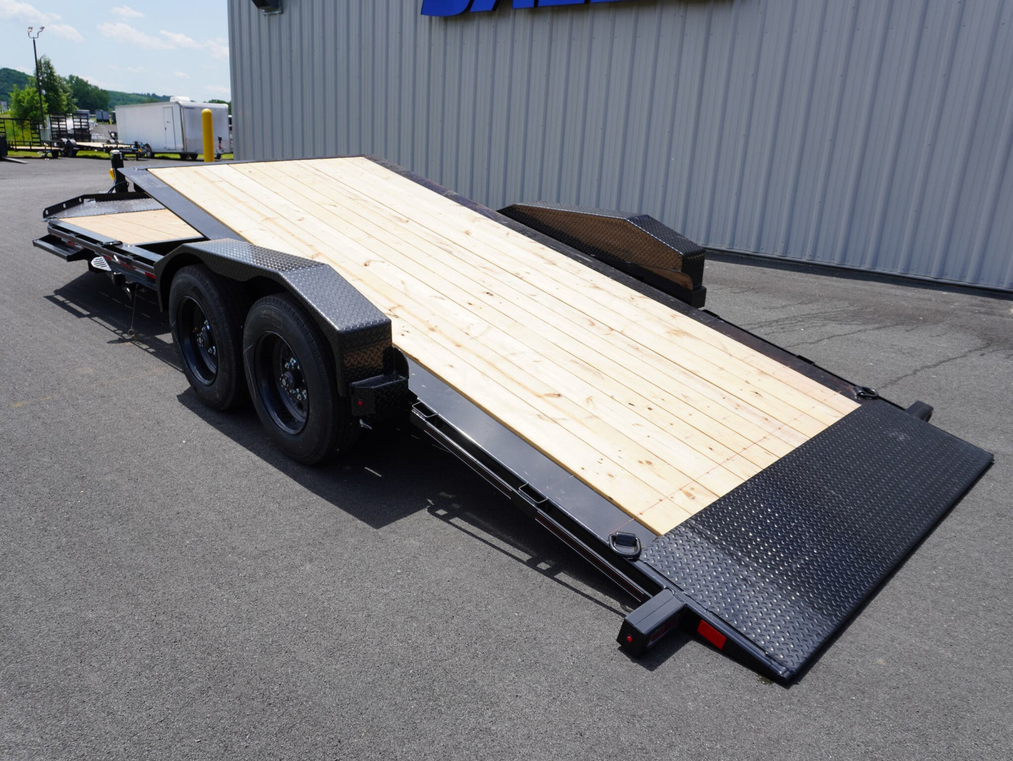 New 2025 Diamond C Trailers 207 22ft Tilt