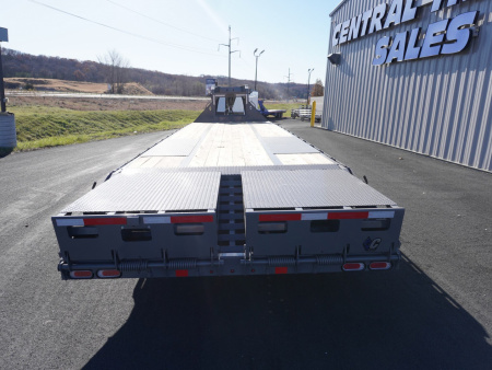 New 2026 Diamond C Trailers 32ft Gooseneck Deckover