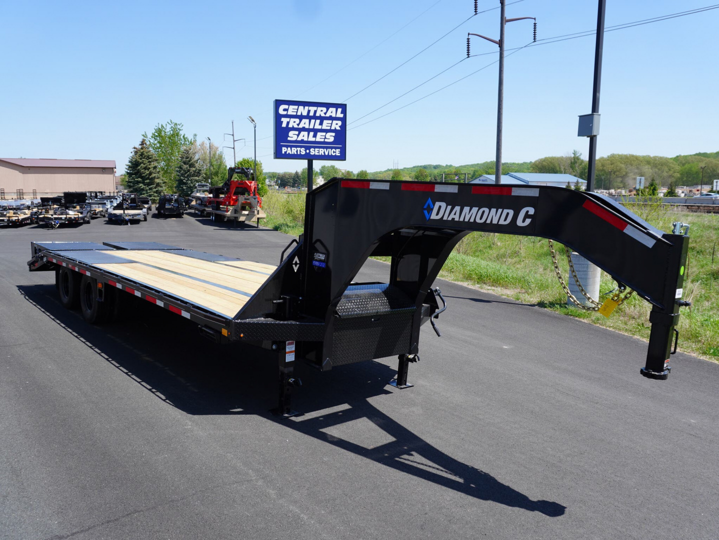 New 2025 Diamond C Trailers 25ft Gooseneck Deckover