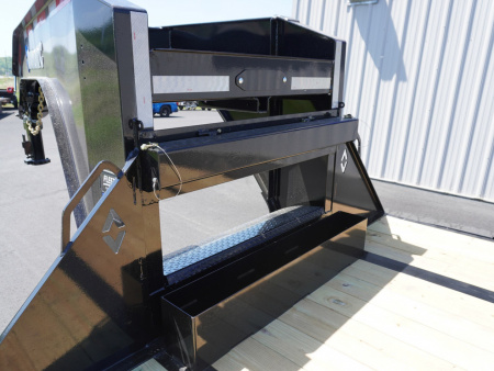 New 2025 Diamond C Trailers 25ft Gooseneck Deckover