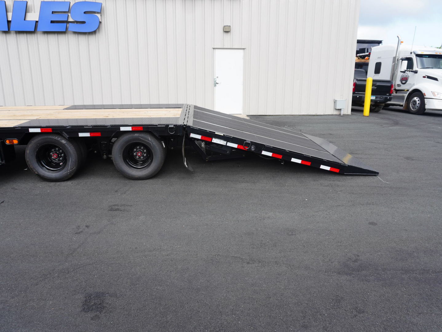 New 2025 Load Trail 32ft Gooseneck Deckover