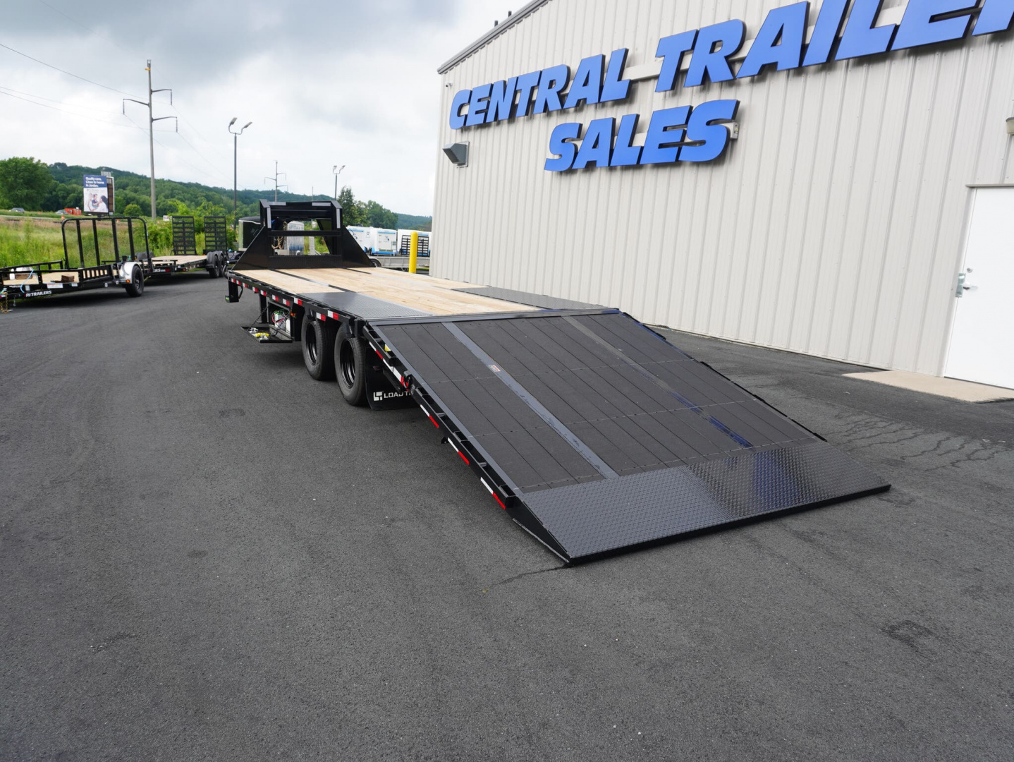 New 2025 Load Trail 32ft Gooseneck Deckover