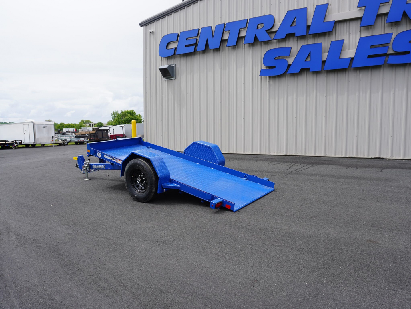 New 2025 Diamond C Trailers 107 59'x12ft Tilt