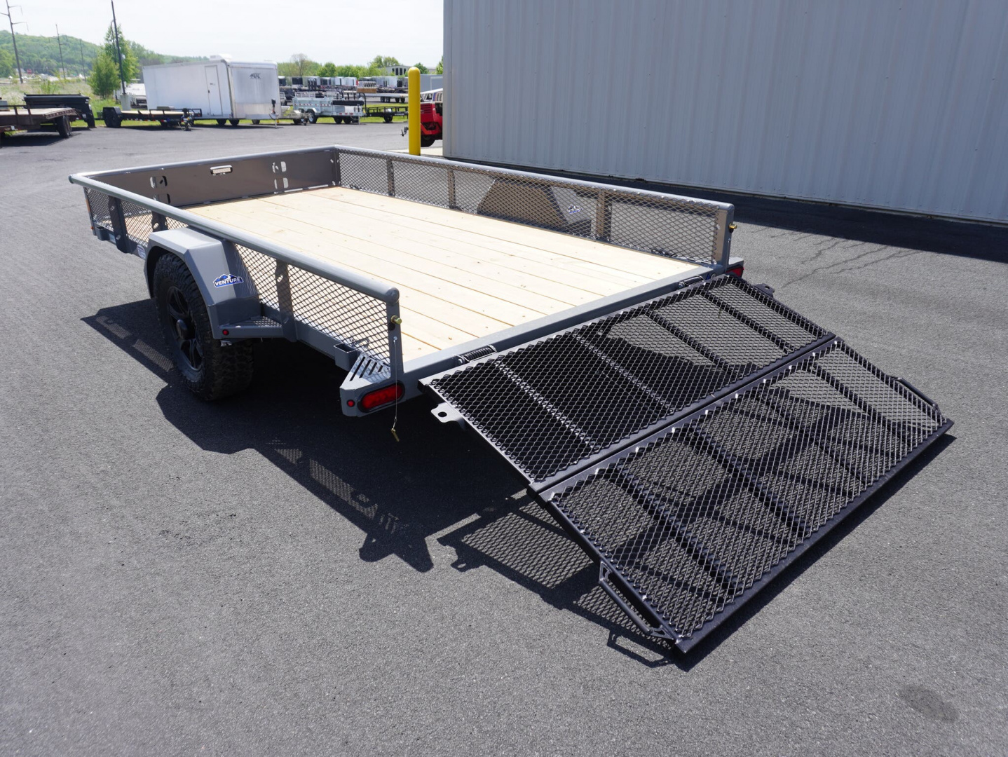 New 2025 Diamond C Trailers 135 77'x12ft Venture Utility