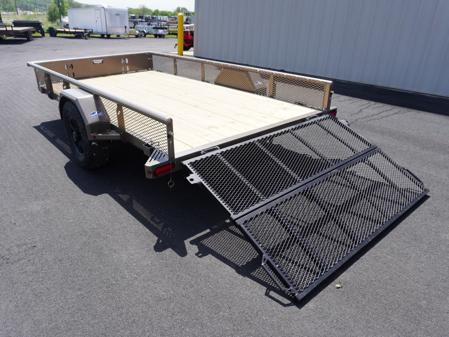 New 2025 Diamond C Trailers 135 77'x12ft Venture Utility